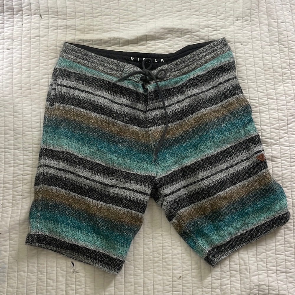Men’s Vissla sofa surfer shorts. Size XL